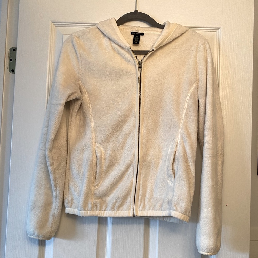🌟SOLD🌟 White fuzzy sweater